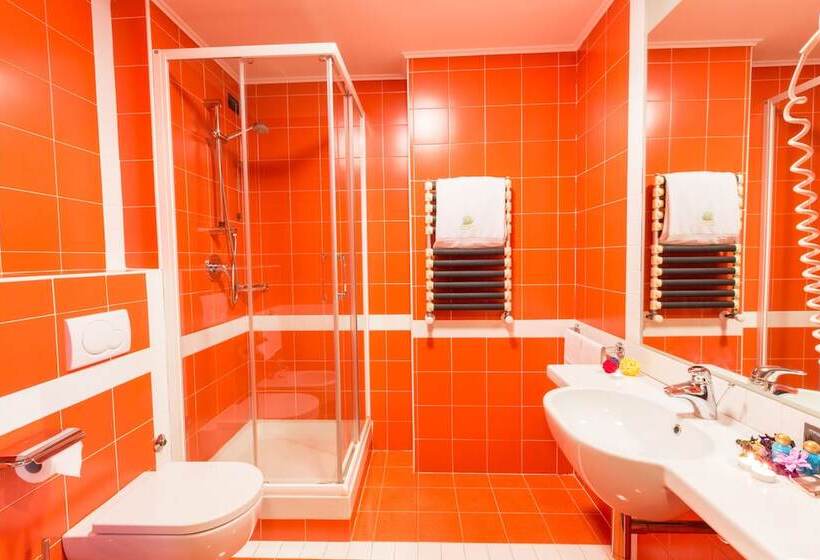 غرفة قياسية ثلاثية, Victoria Terme