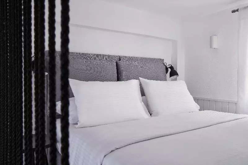 اتاق سوپریور برای معلولان, Mr And Mrs White Oia Santorini