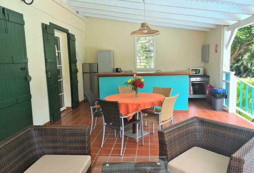 بانگلوی استاندارد 2 خوابه, Habitation Du Comté