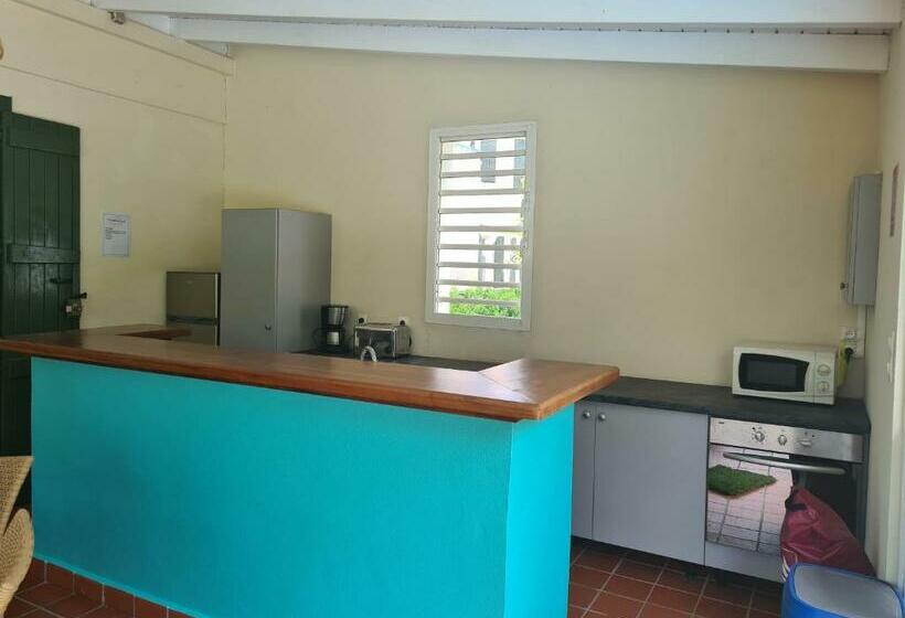 بانگلوی استاندارد 2 خوابه, Habitation Du Comté