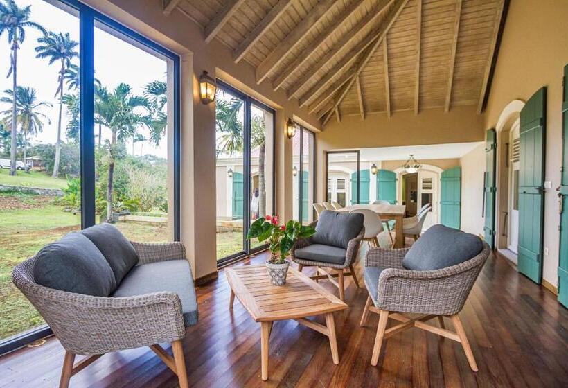 ویلای یک اتاق خوابه با استخر شنا, Habitation Du Comté