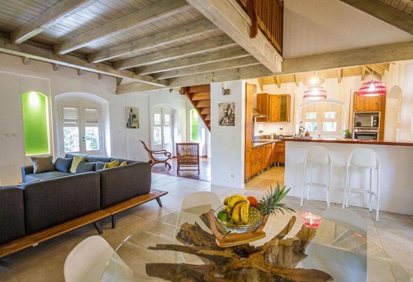 ویلای یک اتاق خوابه با استخر شنا, Habitation Du Comté