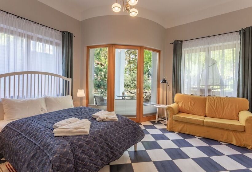 דירת חדר נוף לגינה, Willa 4 Pory Roku & Uznam