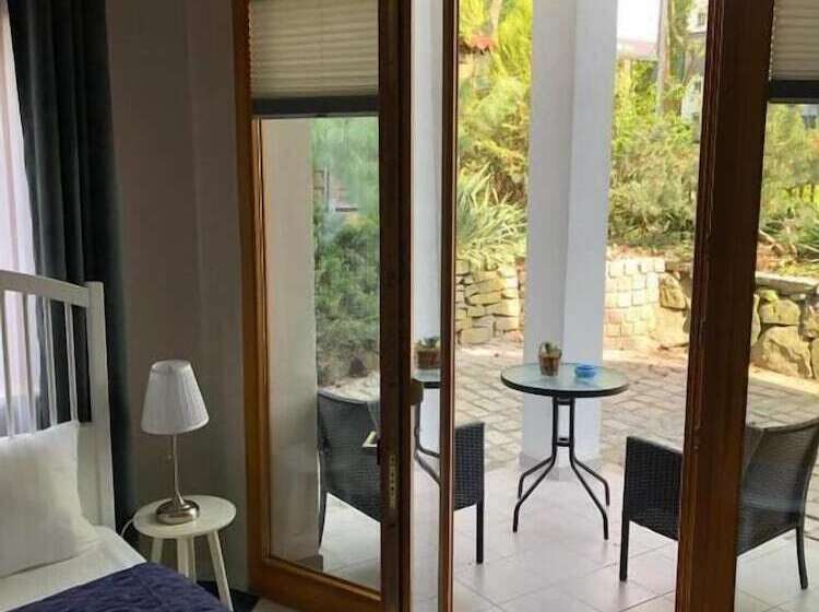 דירת חדר נוף לגינה, Willa 4 Pory Roku & Uznam