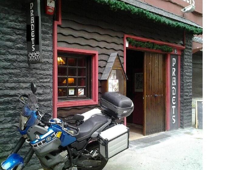 اتاق استاندارد با تختهای تاشو, Pradets