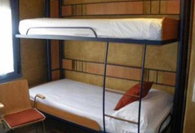 اتاق استاندارد با تختهای تاشو, Pradets