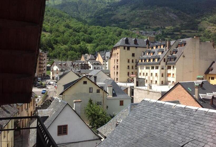 اتاق استاندارد با بالکن, Pradets