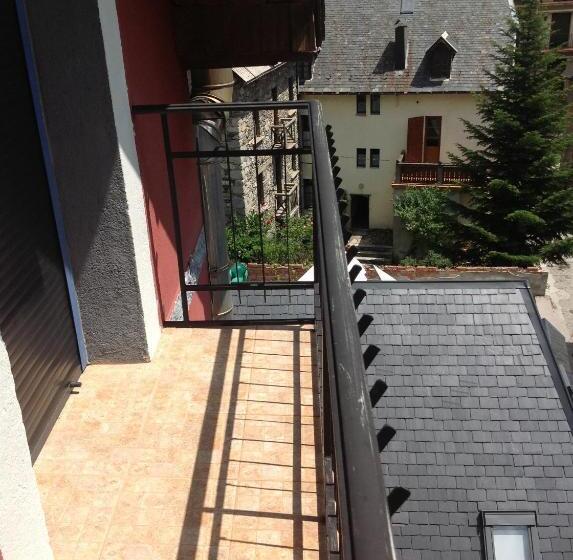 اتاق استاندارد با بالکن, Pradets