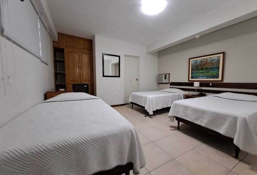 اتاق استاندارد سه نفره, Acosta