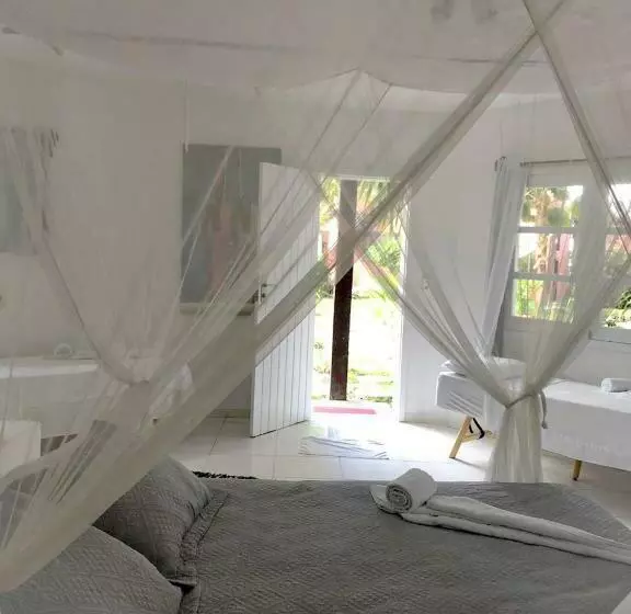 اتاق استاندارد چهارنفره با بالکن, Arraial Praia Hotel Pousada