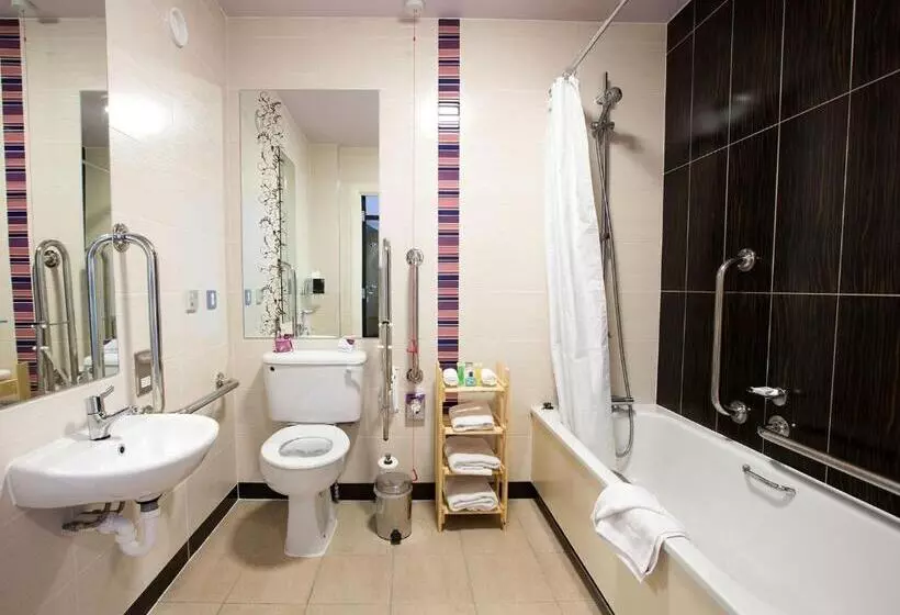 Standard Room King Bed Adapted for people with reduced mobility