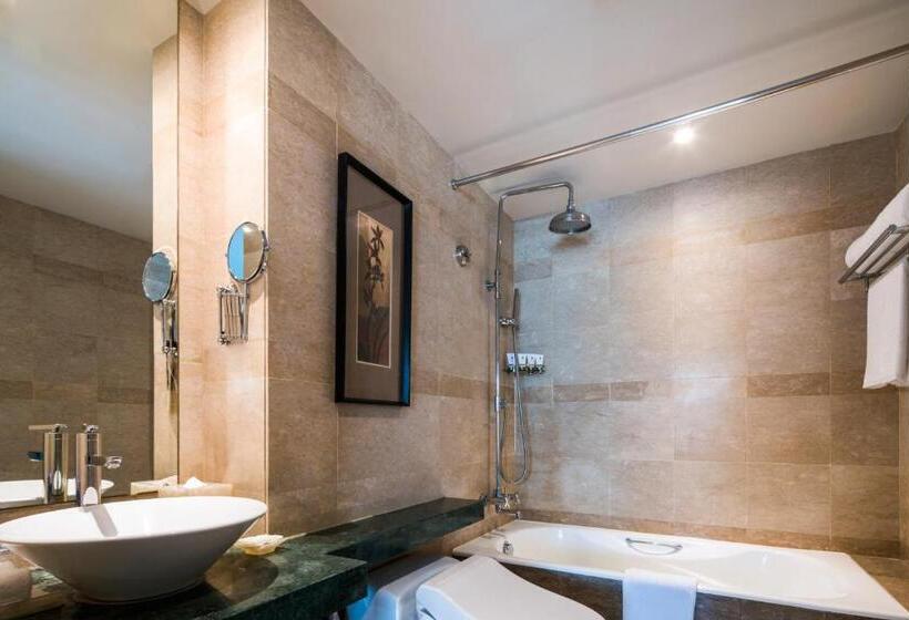 도시전망 디럭스룸 킹침대, Grand Mercure Shanghai Hongqiao