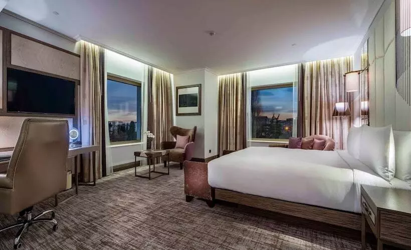 اتاق دلوکس با چشم‌انداز پارک, Hilton Podgorica Crna Gora