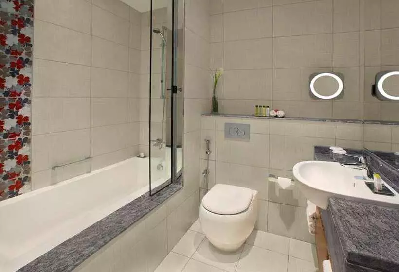 اتاق استاندارد با تخت بزرگ, Hilton Podgorica Crna Gora