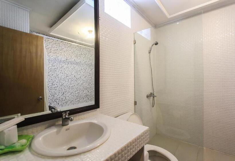 חדר משפחתי, Legian Village