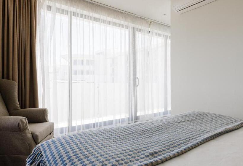 2 Bedrooms Suite Sea View, Memmo Baleeira   Design Hotels