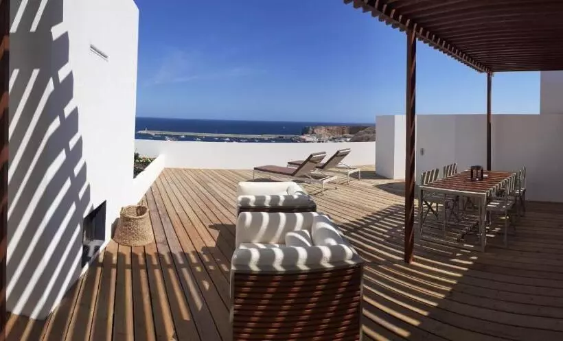 سوییت سوپریور با چشم‌انداز دریا, Memmo Baleeira   Design Hotels