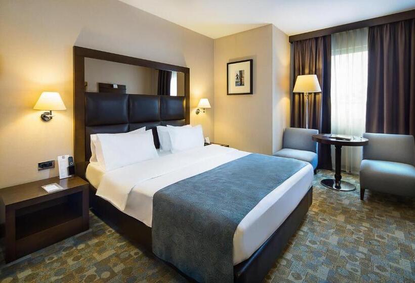 اتاق لوکس, Midtown