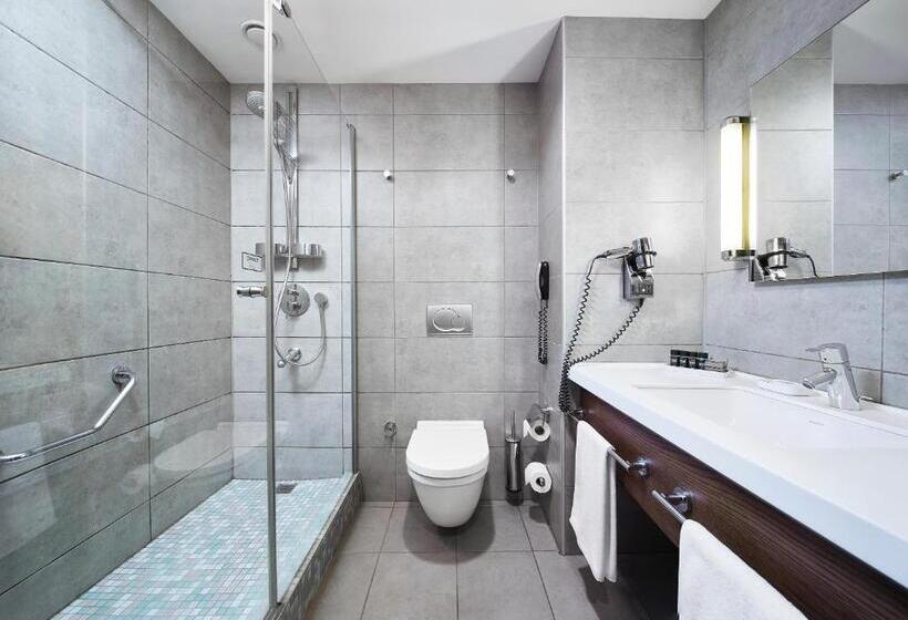 اتاق لوکس خانوادگی, Midtown