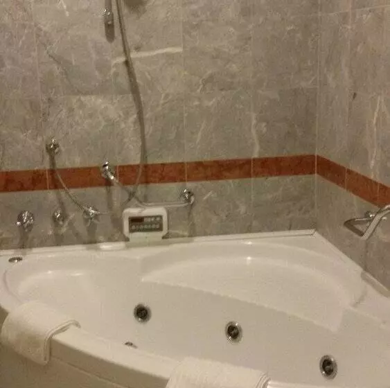 سوئیت پرزیدنت, Miramonti Majestic Grand