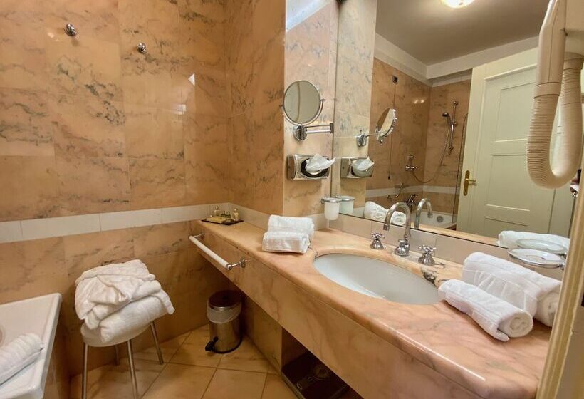 Номер Стандарт Вид на Горы, Miramonti Majestic Grand