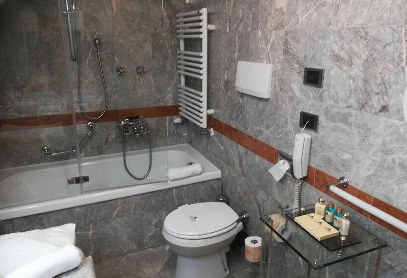 جناح جونيور إداري, Miramonti Majestic Grand