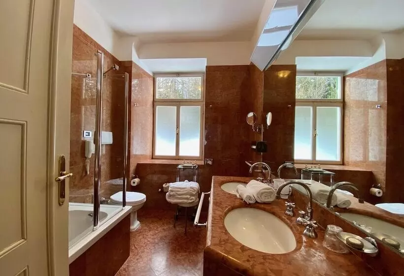 سوئیت جونیور با چشم‌انداز کوهستان, Miramonti Majestic Grand