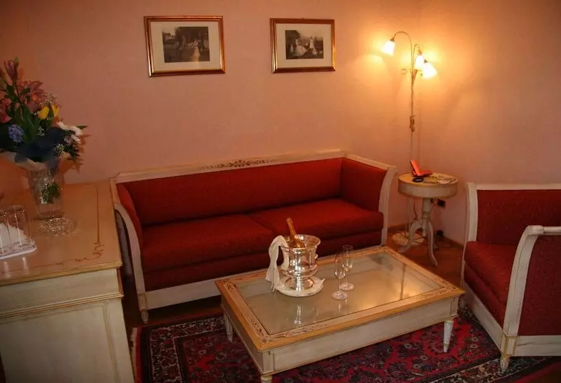 سوئیت جونیور با چشم‌انداز کوهستان, Miramonti Majestic Grand