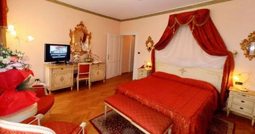 سوئیت جونیور با چشم‌انداز کوهستان, Miramonti Majestic Grand
