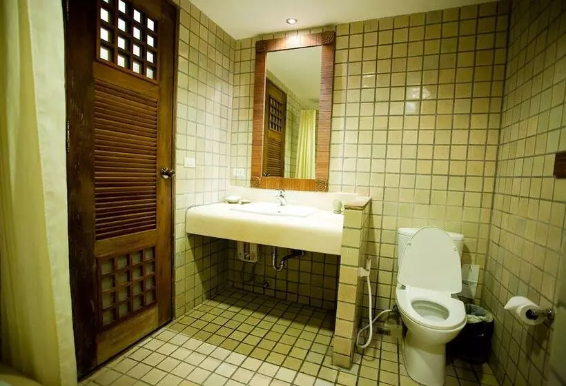 اتاق لوکس با تراس, Montien House Sha Plus