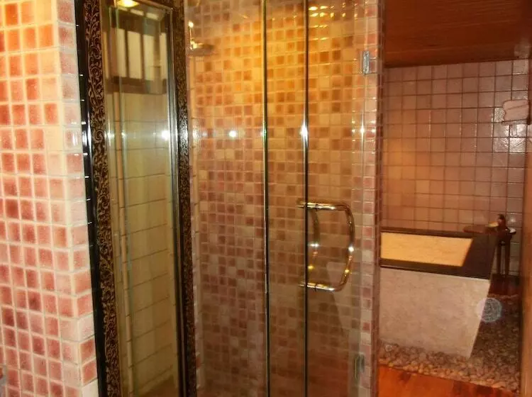 سوییت جونیور, Montien House Sha Plus