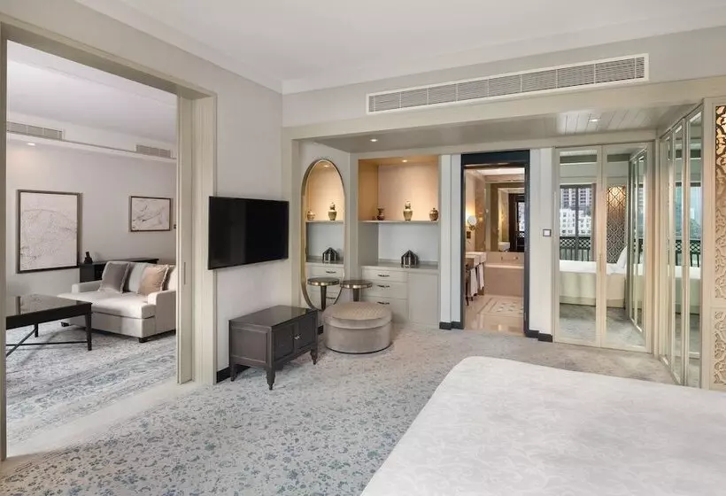 Suite with lake view, Palace Downtown