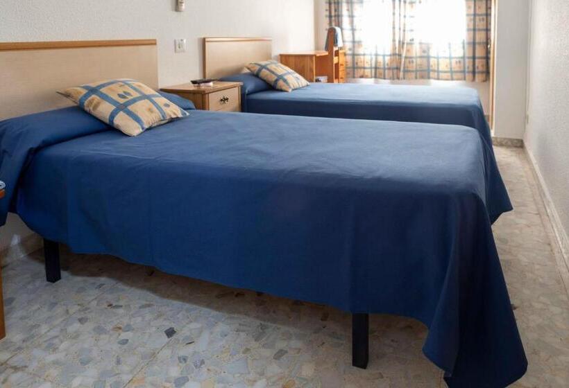 اتاق استاندارد با سرویس بهداشتی مشترک, Pensión Dos Hermanas