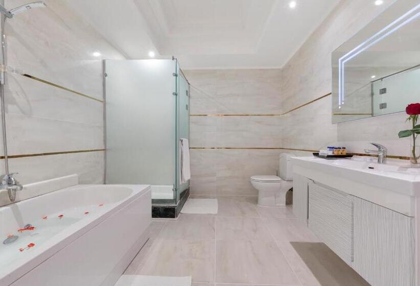 بانگلوی استاندارد, Pickalbatros Aqua Blu Sharm El Sheikh