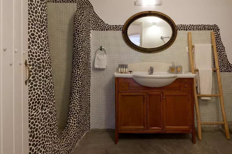 スイート, Suites Of The Gods Cave Spa