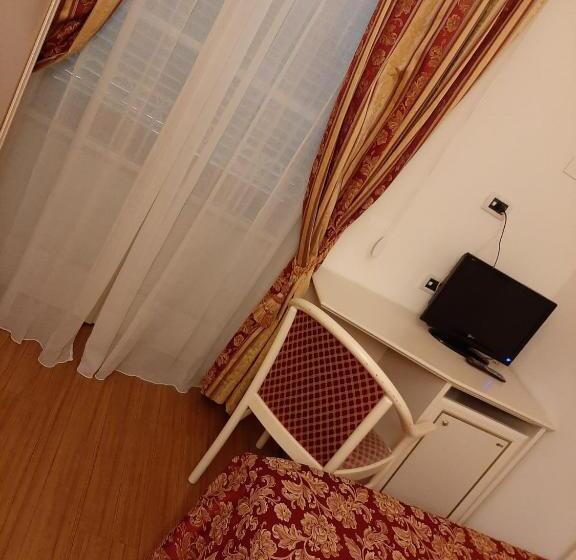 חדר יחיד נוף בריכה, Vedute