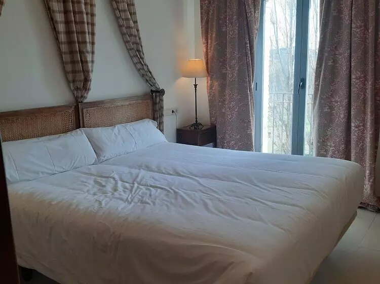 Perhehuone, Villa Marcilla