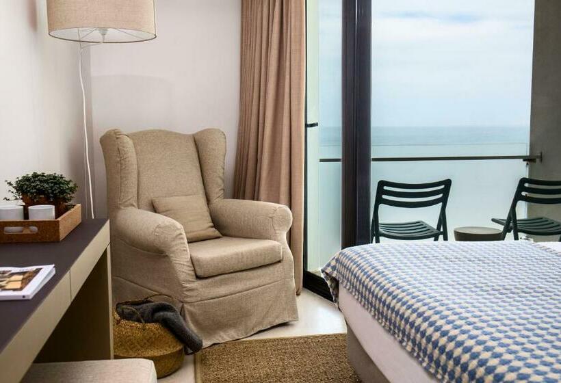 Quarto standard vista mar lateral, Memmo Baleeira   Design Hotels