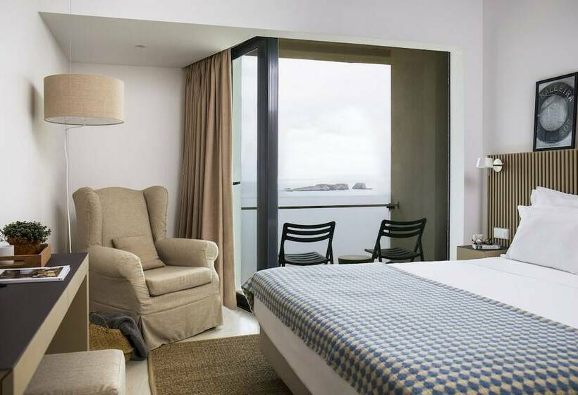 Quarto standard vista mar, Memmo Baleeira   Design Hotels