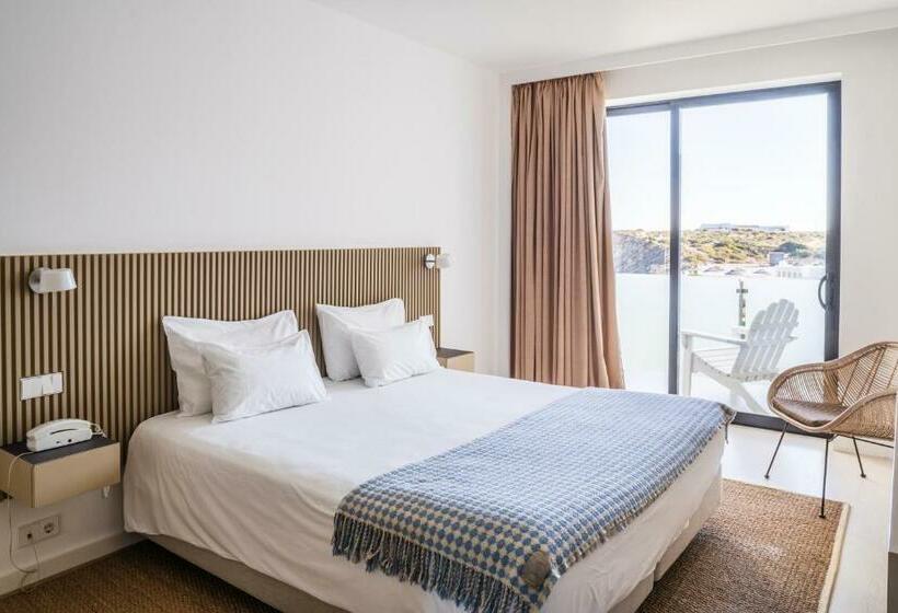 套房带园景, Memmo Baleeira   Design Hotels