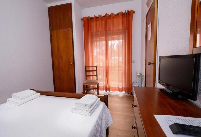 Четырехместный Номер Стандарт с Балконом, Verde Pinho Bed&breakfast