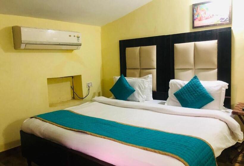 Quarto Deluxe, Yuvraj Fort