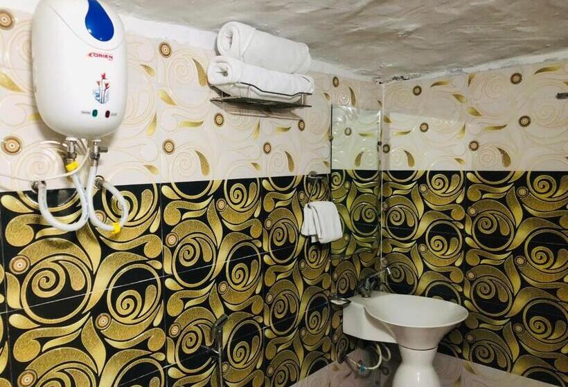 Quarto Deluxe, Yuvraj Fort