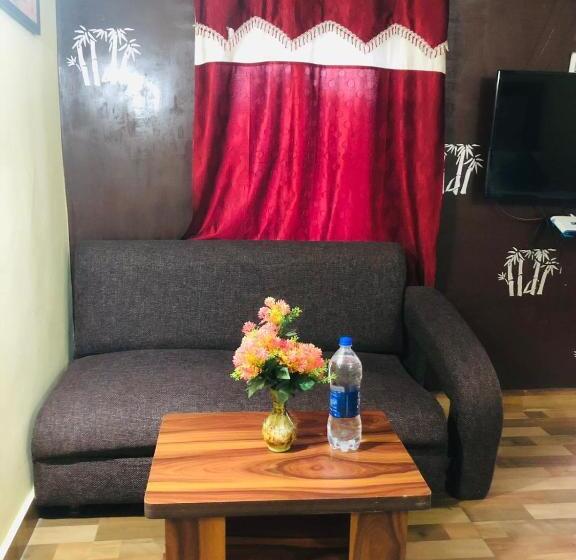 Quarto Deluxe, Yuvraj Fort