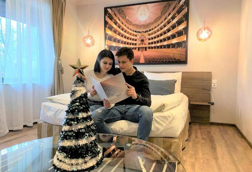 חדר משפחתי, Waterfront Lodge