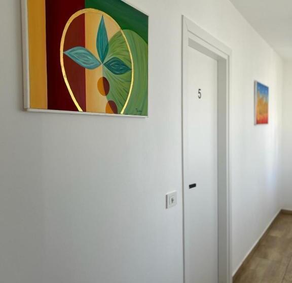 Полулюкс, Zeta Rooms