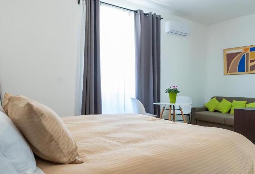 Полулюкс, Zeta Rooms