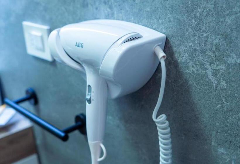 اتاق سوپریور با تخت بزرگ, Zeta Rooms