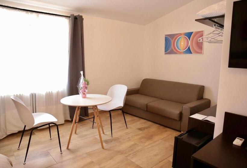 Полулюкс, Zeta Rooms