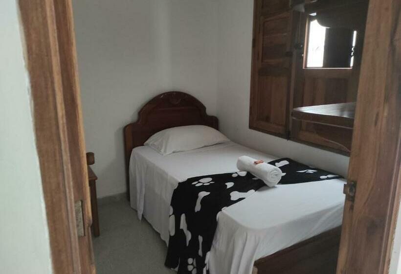 اتاق استاندارد یک نفره, Barajas